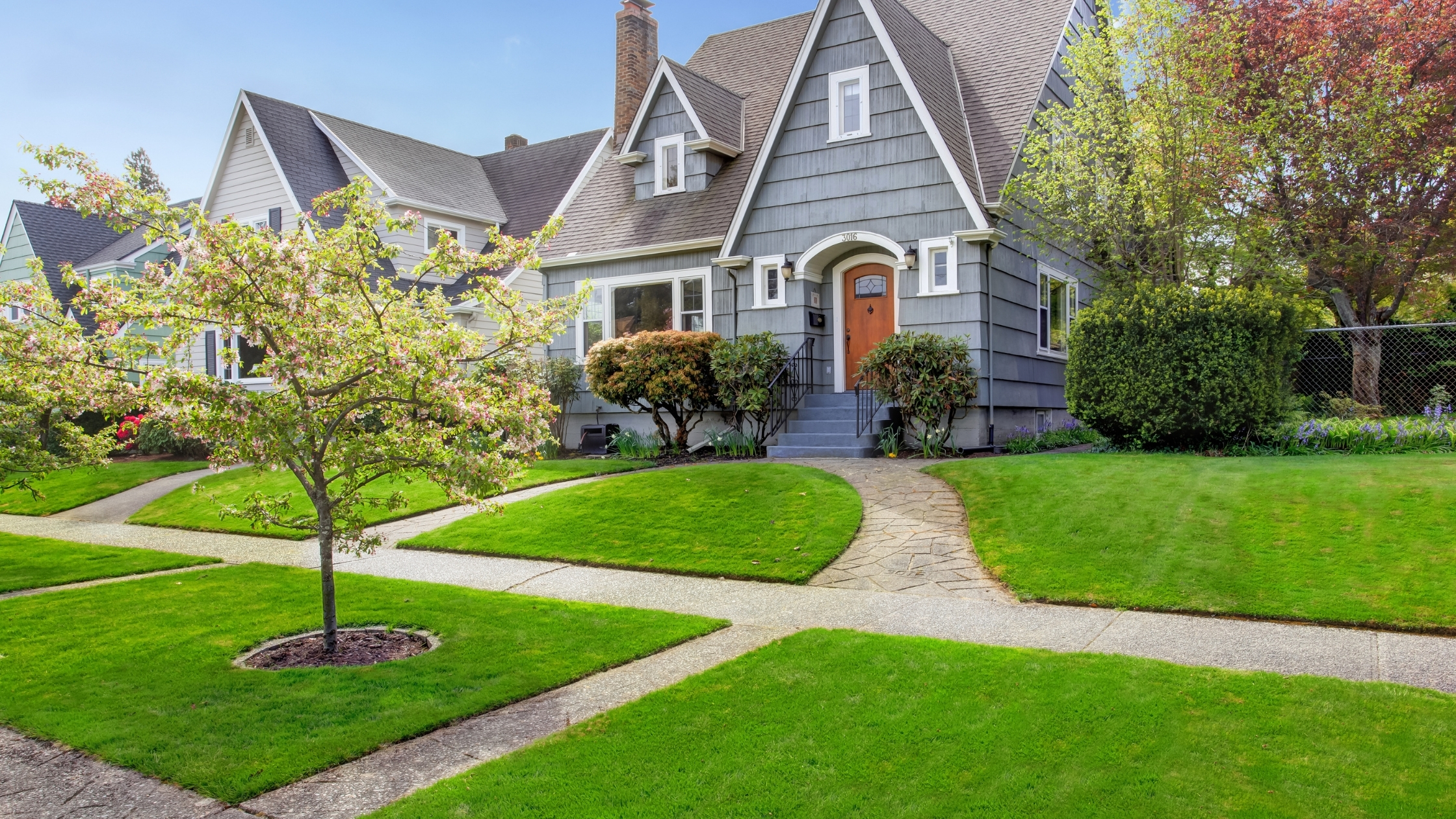 Read more about the article Curb Appeal: How to Declutter to Attract Homebuyers